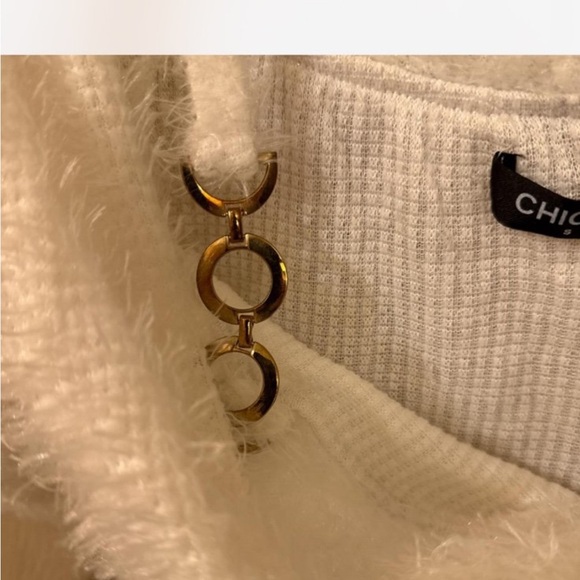 ChicMeOff-Shoulder White Sweater szS Chain Detail Fuzzy  Cropped Coquette - Picture 2 of 4